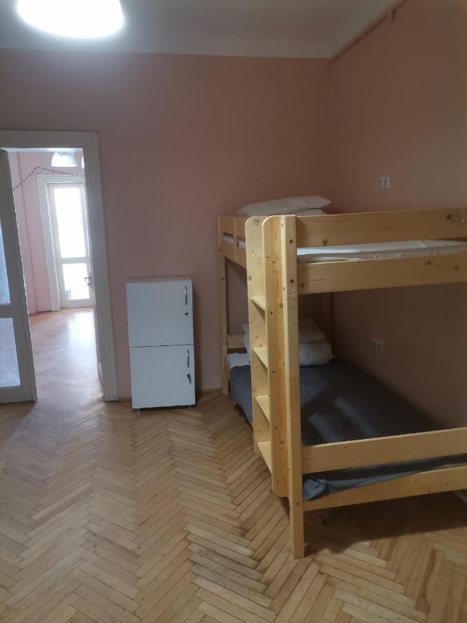 Free People Hostel Львов Экстерьер фото