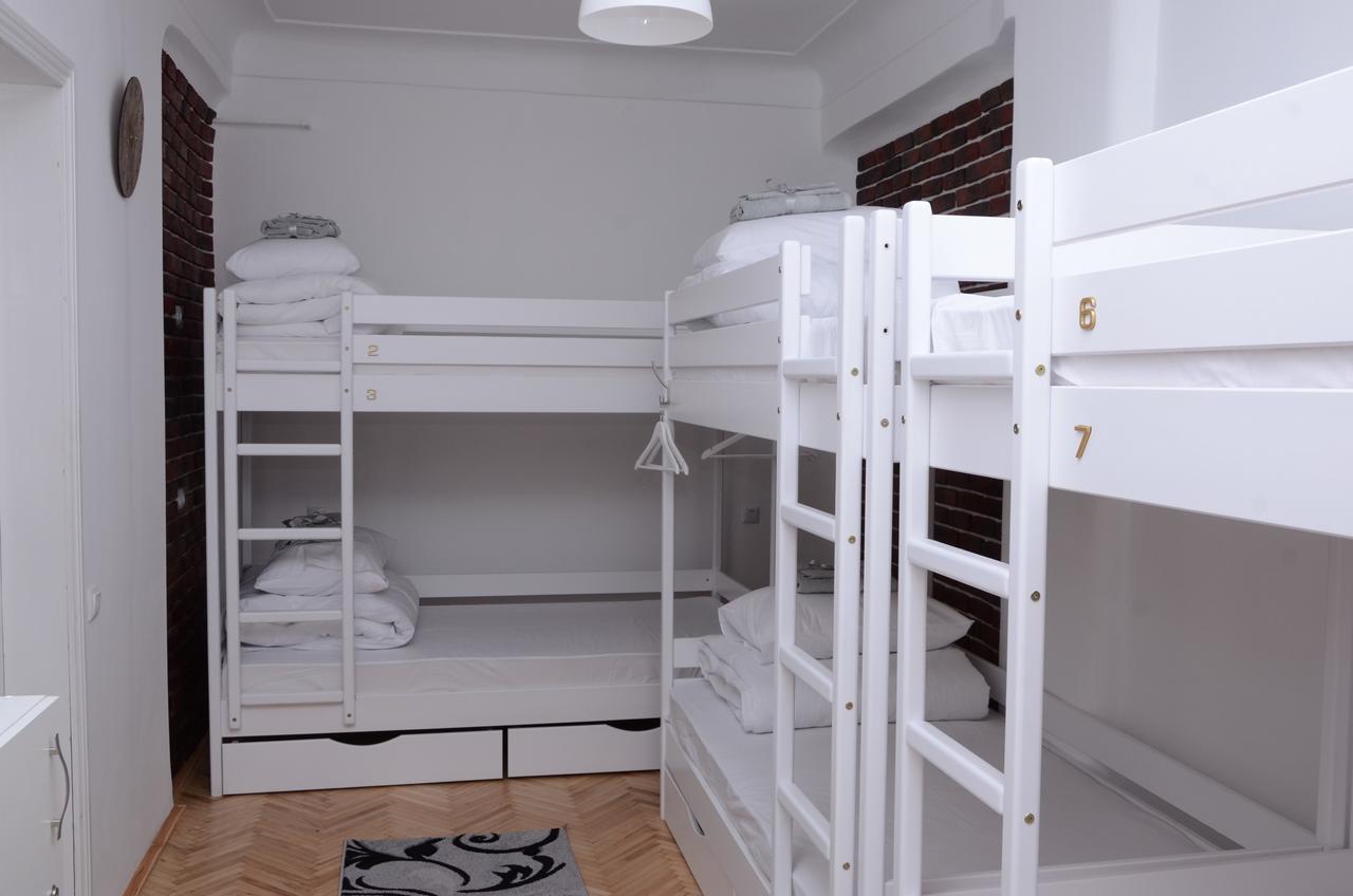 Free People Hostel Львов Экстерьер фото