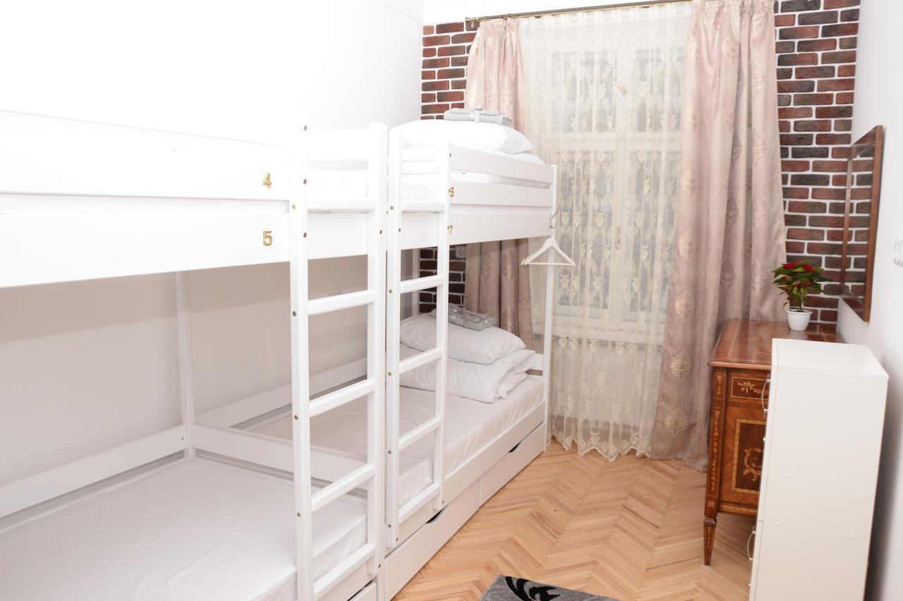 Free People Hostel Львов Экстерьер фото